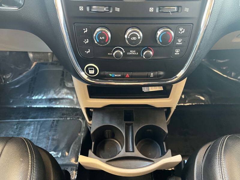 Used 2018 Dodge Grand Caravan SXT FWD image 25