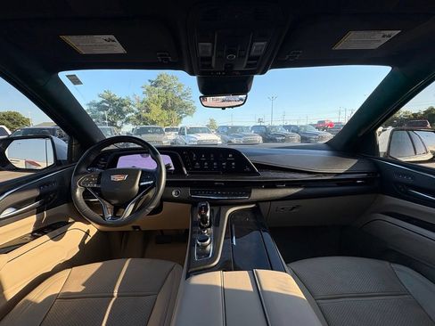 Used 2024 Cadillac Escalade Premium Luxury AWD/4WD image 25