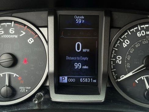 Used 2018 Toyota Tacoma TRD Sport image 14