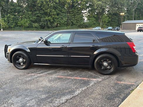 Used 2008 Dodge Magnum RWD image 2