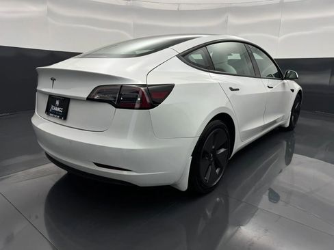 Used 2021 Tesla Model 3 Standard Range Plus image 3