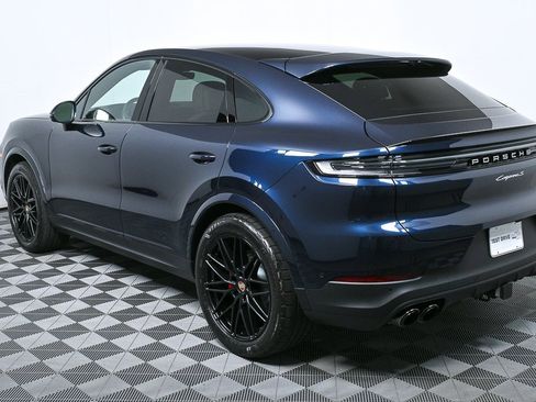 Certified 2025 Porsche Cayenne S image 5