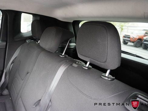 Used 2018 Jeep Renegade Latitude w/ Popular Equipment Group image 27