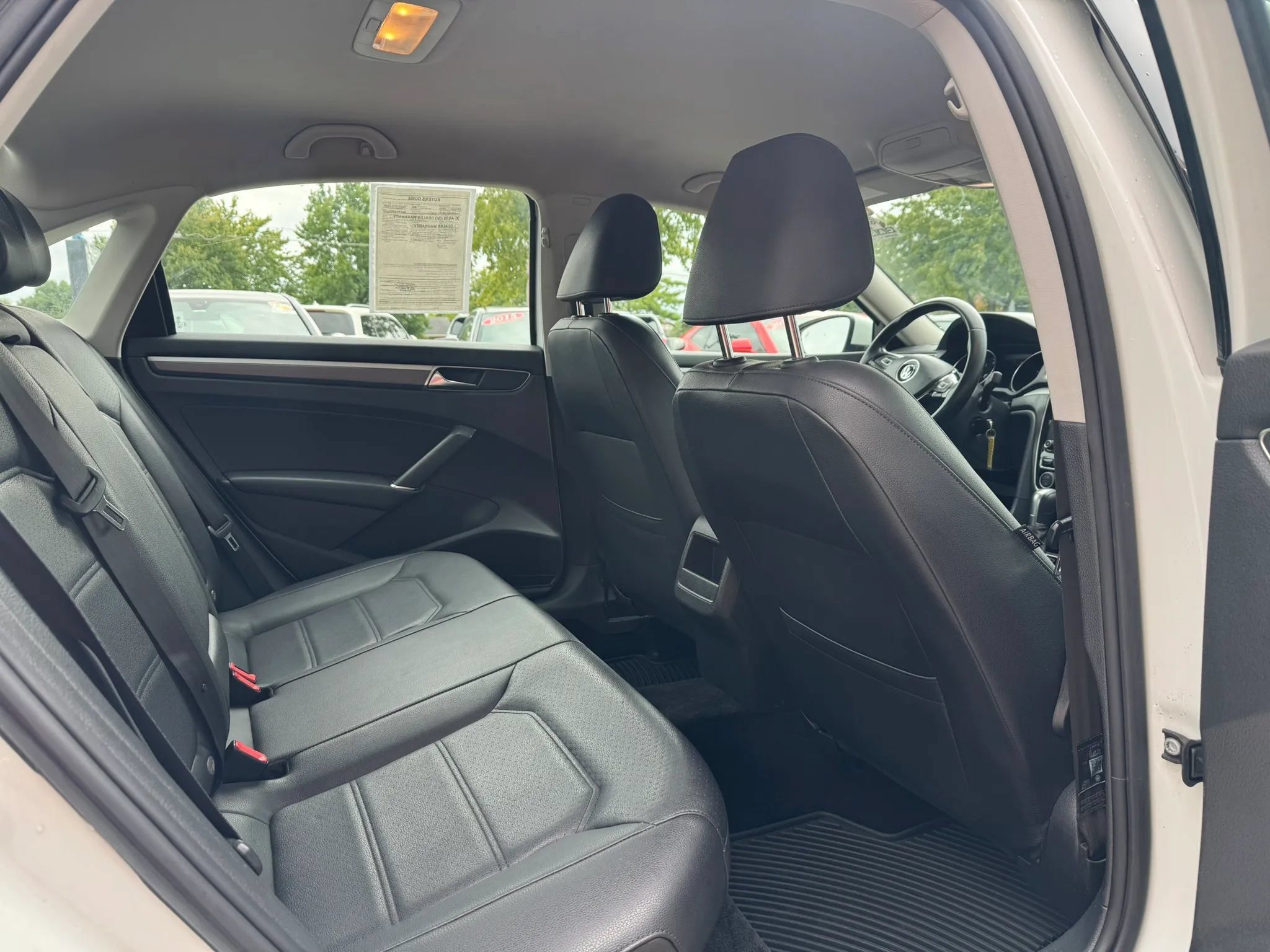 Used 2018 Volkswagen Passat 2.0T R-Line FWD image 13