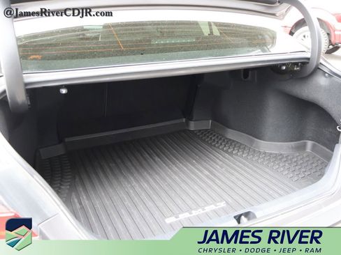 Used 2022 Toyota Camry SE image 15