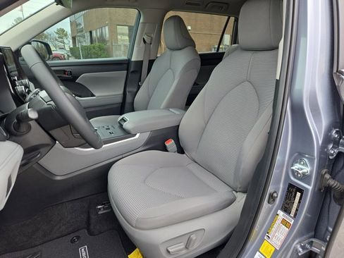 Used 2023 Toyota Highlander LE image 15