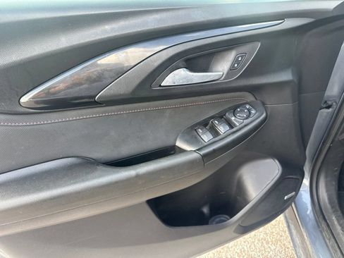 Used 2022 Chevrolet TrailBlazer RS w/ Technology Package FWD image 16