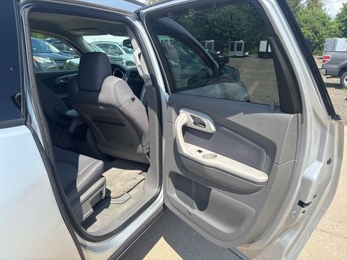 Used 2012 Chevrolet Traverse LS FWD image 12