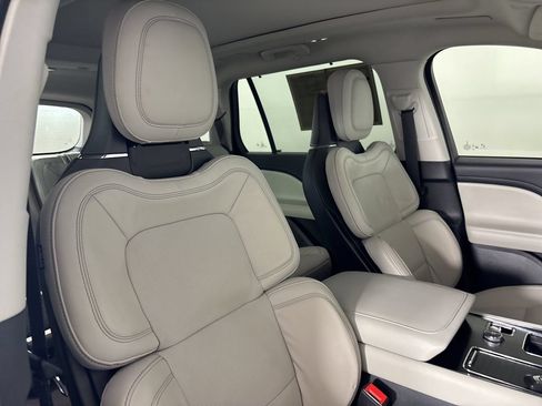 Used 2025 Lincoln Aviator Reserve w/ Equipment Group 201A AWD/4WD image 29
