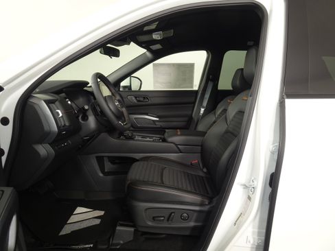 New 2025 Nissan Pathfinder Rock Creek image 4