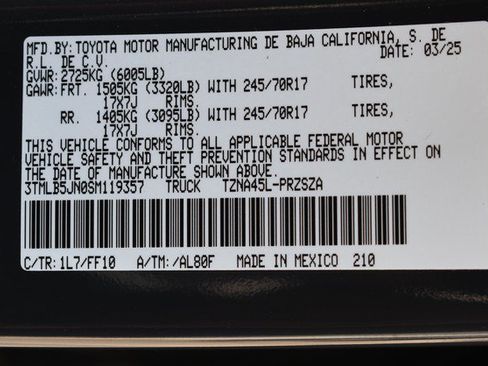 Certified 2025 Toyota Tacoma SR5 AWD/4WD image 33