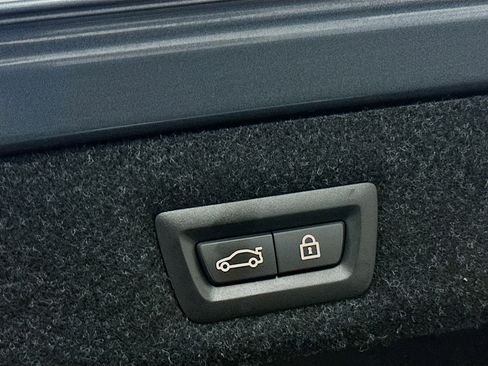 Used 2021 BMW 530i w/ Premium Package image 28