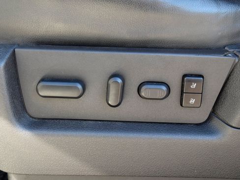 Used 2012 Ford F150 Lariat w/ Lariat Chrome Pkg image 17