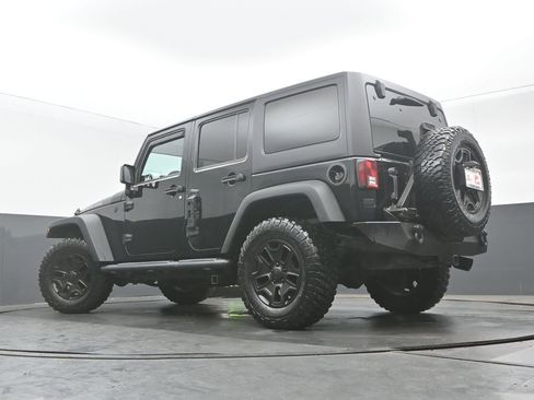 Used 2016 Jeep Wrangler Unlimited Rubicon w/ Connectivity Group AWD/4WD image 29