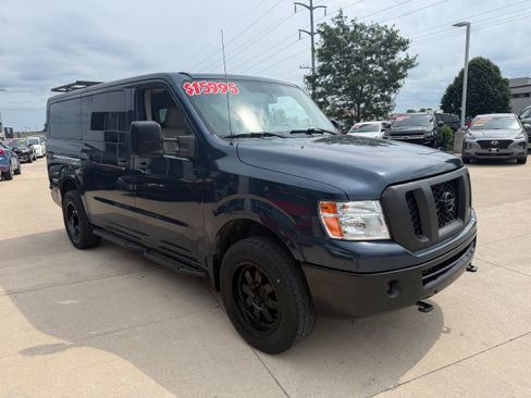 Used 2019 Nissan NV 3500 SL RWD image 2