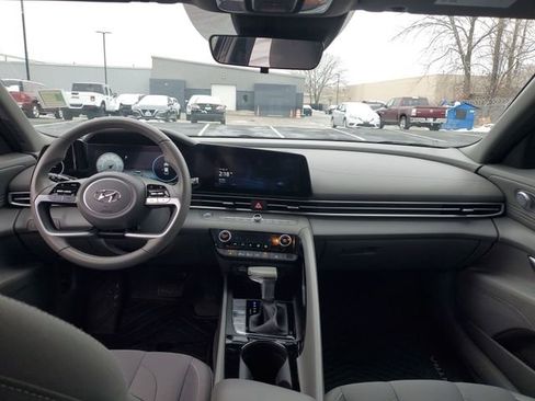 Used 2023 Hyundai Elantra SEL w/ Convenience Package image 20