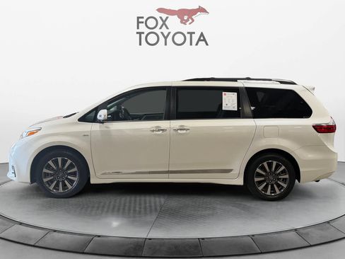 Used 2018 Toyota Sienna Limited Premium image 3