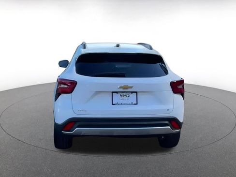 Used 2025 Chevrolet Trax LT image 11