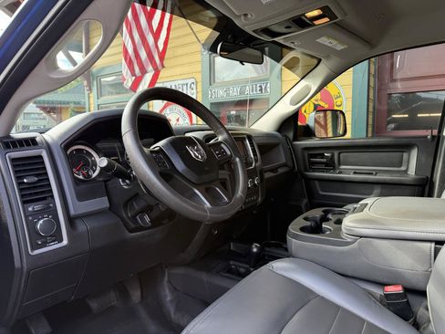 Used 2018 RAM 2500 Tradesman w/ Chrome Appearance Group AWD/4WD image 9