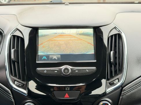 Used 2017 Chevrolet Cruze Premier image 24