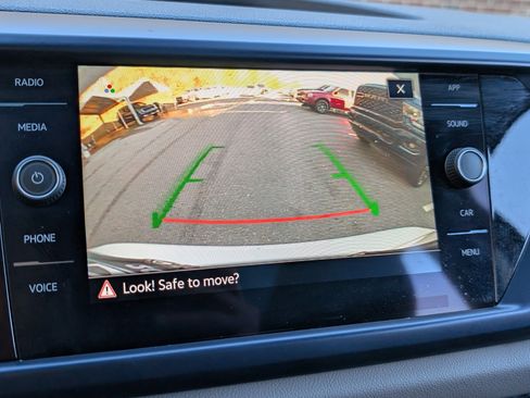 Used 2023 Volkswagen Taos SE w/ Panoramic Sunroof Package image 27