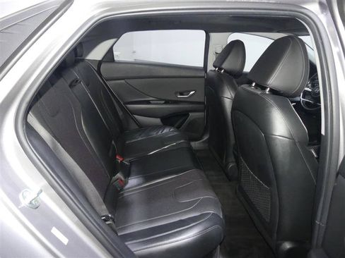 Used 2022 Hyundai Elantra Limited FWD image 29