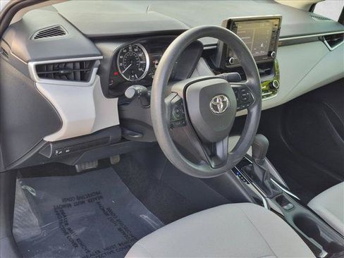 Used 2022 Toyota Corolla LE FWD image 9