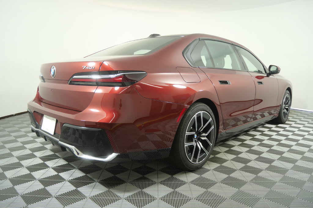 Certified 2026 BMW 740i RWD image 4