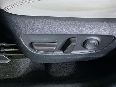 Used 2023 Toyota RAV4 XLE Premium image 13