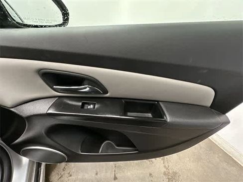 Used 2011 Chevrolet Cruze LT image 16