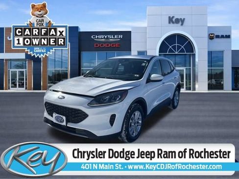 Used 2020 Ford Escape SE image 1