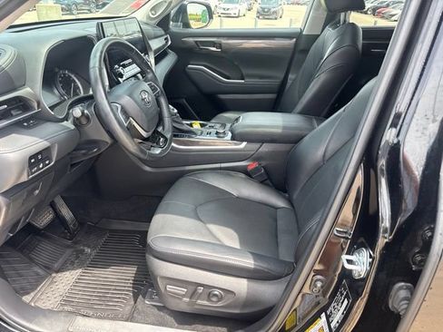 Used 2022 Toyota Highlander Limited AWD/4WD image 18