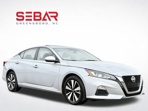 Used 2022 Nissan Altima 2.5 SV w/ SV Premium Package image 5