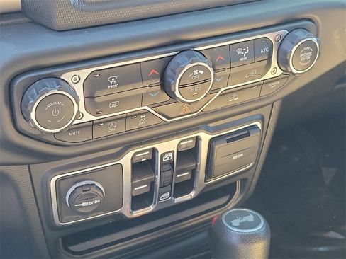 Used 2021 Jeep Wrangler Unlimited Sahara image 20