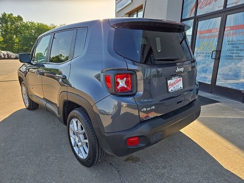 Used 2023 Jeep Renegade Latitude AWD/4WD image 7