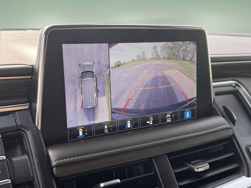 Used 2021 Chevrolet Tahoe Z71 w/ Z71 Off-Road Package AWD/4WD image 15
