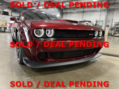 Used 2018 Dodge Challenger SRT Hellcat image 2