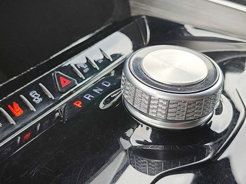 Used 2024 Jeep Wagoneer L Series II RWD image 23
