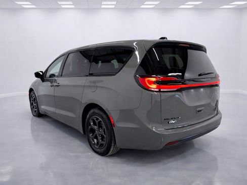 Used 2023 Chrysler Pacifica Limited w/ S Appearance Package image 7