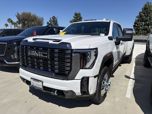 Used 2024 GMC Sierra 3500 Denali Ultimate AWD/4WD image 2