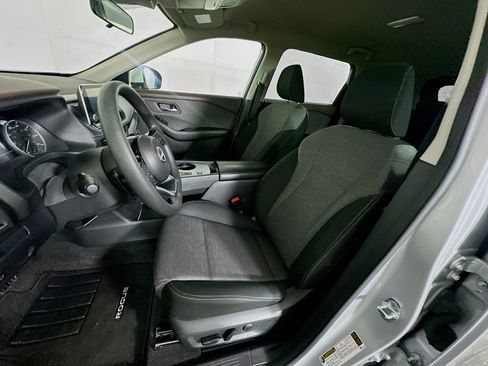 Used 2023 Nissan Rogue SV image 13