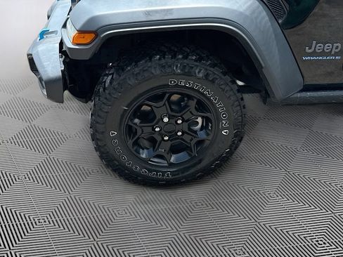 Used 2023 Jeep Wrangler Unlimited w/ Sun & Screen Package AWD/4WD image 35