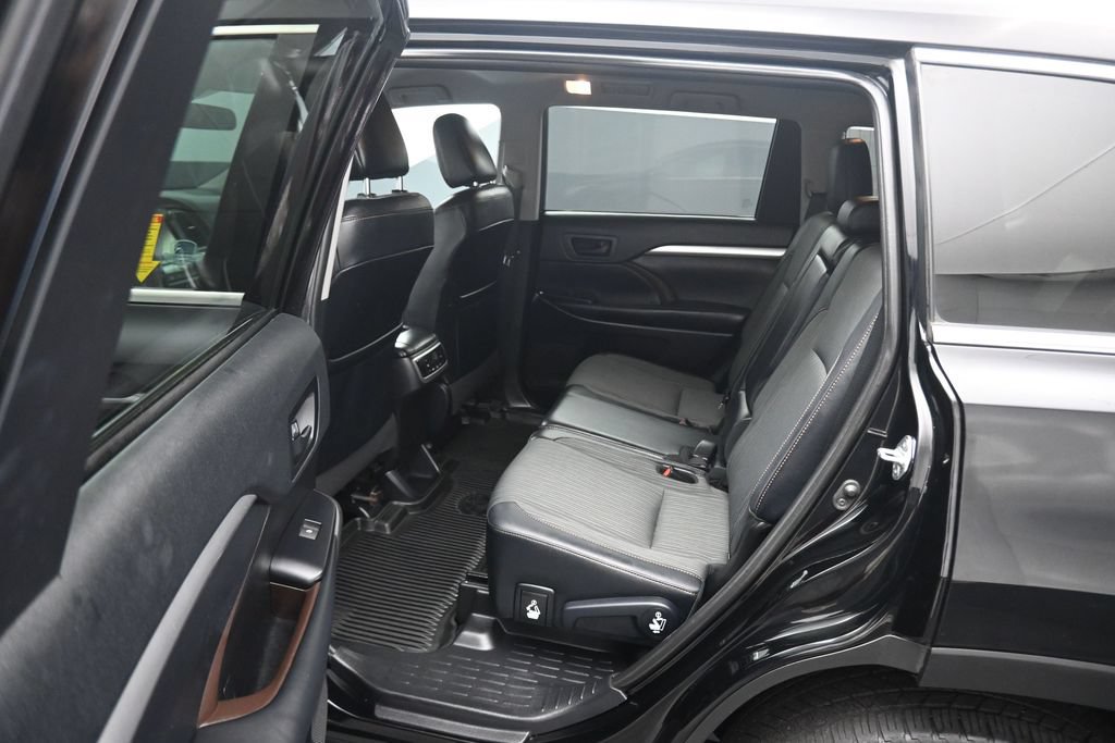 Used 2019 Toyota Highlander Plus AWD/4WD image 30