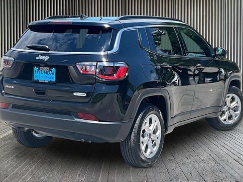 Used 2025 Jeep Compass Latitude AWD/4WD image 14