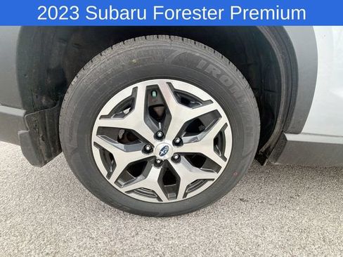 Used 2023 Subaru Forester Premium AWD/4WD image 9