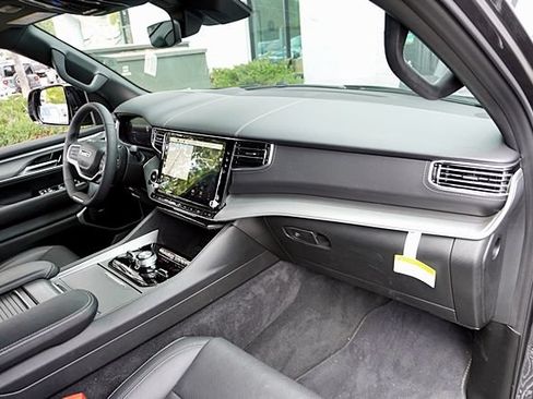 Used 2026 Jeep Grand Wagoneer Limited AWD/4WD image 12