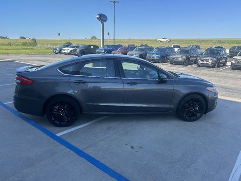 Used 2020 Ford Fusion SE w/ Equipment Group 151A FWD image 6