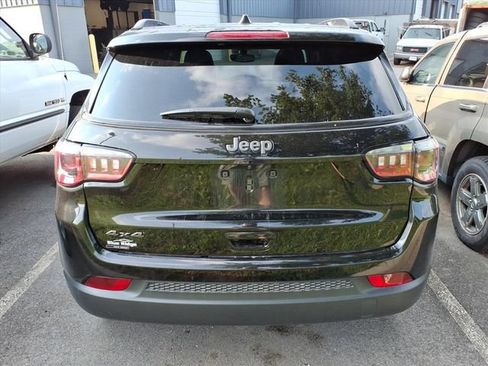 Used 2026 Jeep Compass Latitude AWD/4WD image 7