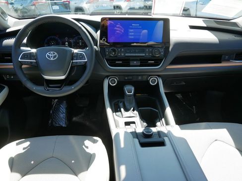 Certified 2025 Toyota Grand Highlander AWD image 13