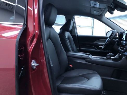 Certified 2025 Toyota Grand Highlander AWD image 22